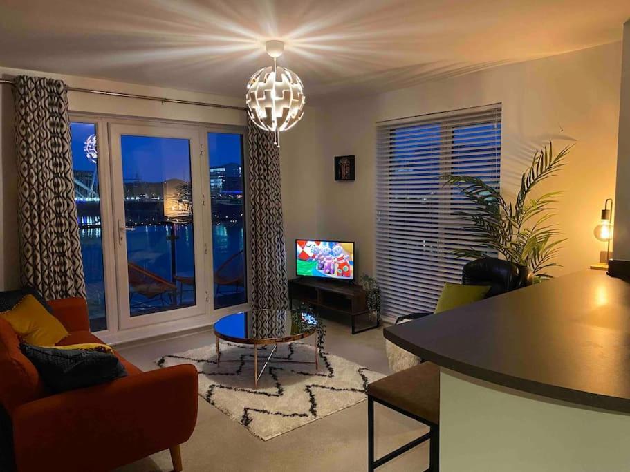 Luxury 2 Bedroom Waterfront Apartment With Balcony Newport (Gwent) Exterior foto