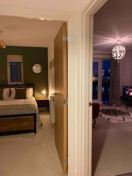 Luxury 2 Bedroom Waterfront Apartment With Balcony Newport (Gwent) Exterior foto