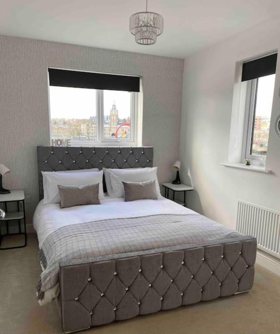 Luxury 2 Bedroom Waterfront Apartment With Balcony Newport (Gwent) Exterior foto