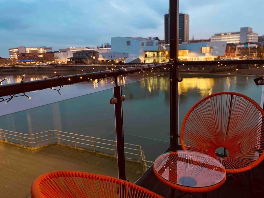 Luxury 2 Bedroom Waterfront Apartment With Balcony Newport (Gwent) Exterior foto