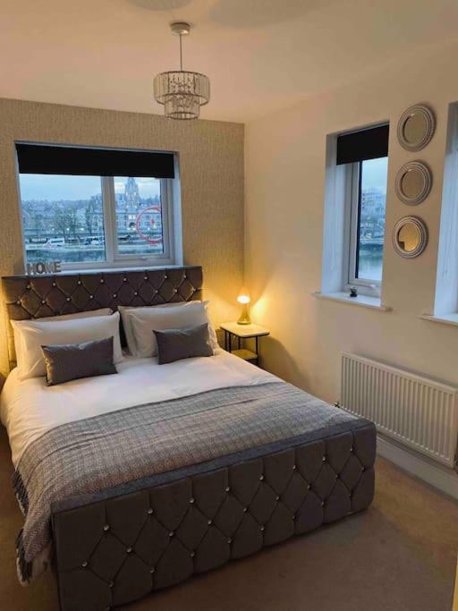 Luxury 2 Bedroom Waterfront Apartment With Balcony Newport (Gwent) Exterior foto