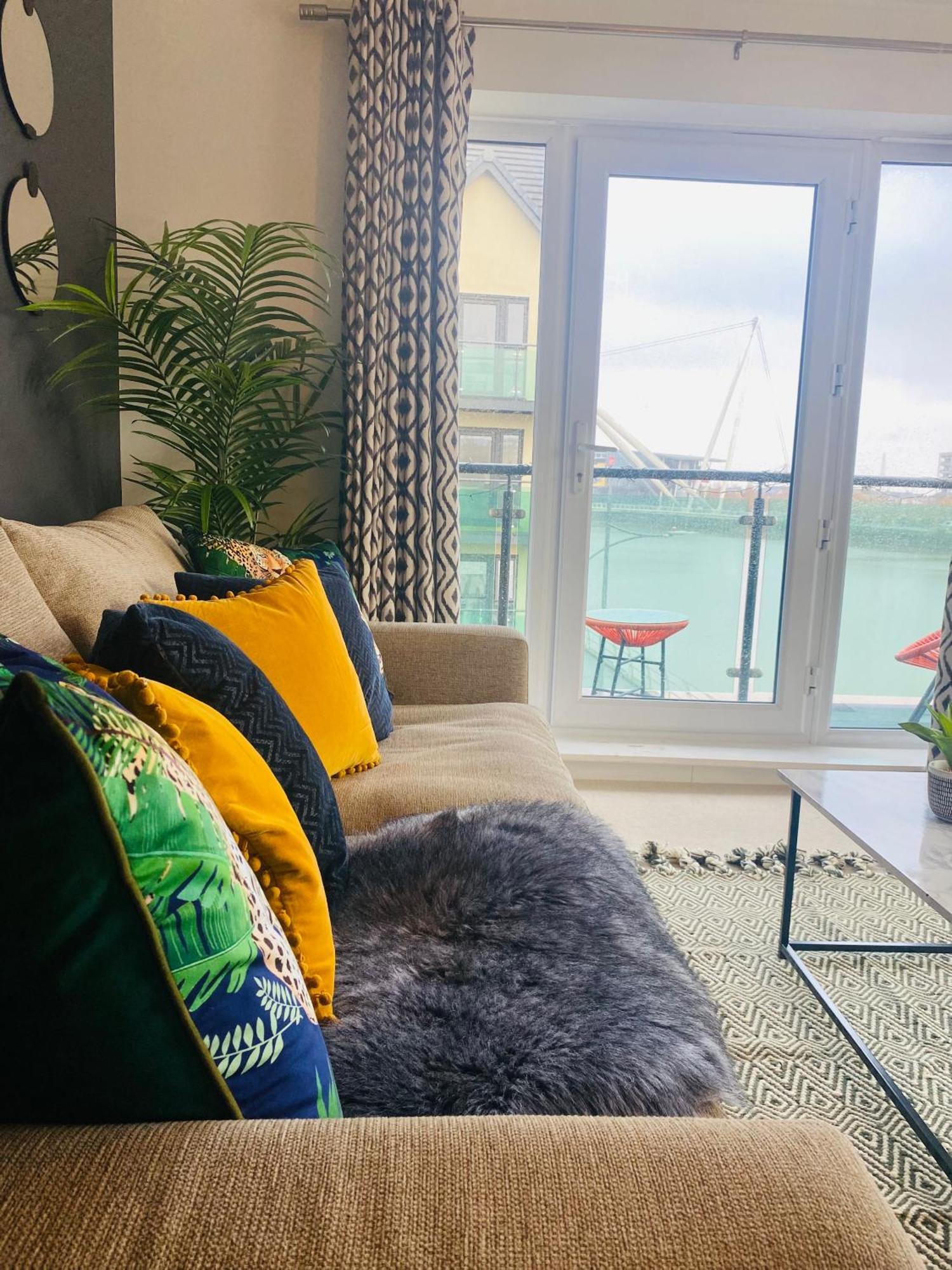 Luxury 2 Bedroom Waterfront Apartment With Balcony Newport (Gwent) Exterior foto